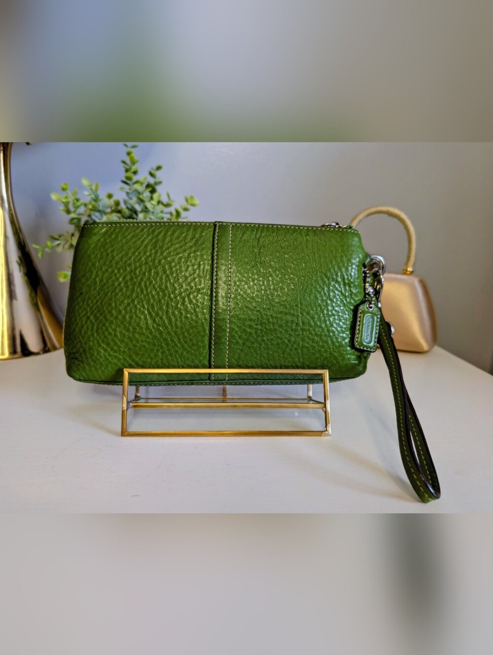 Coach Vintage Green Pebbled Leather Wristlet Clutch - EUC! - Picture 3 of 10